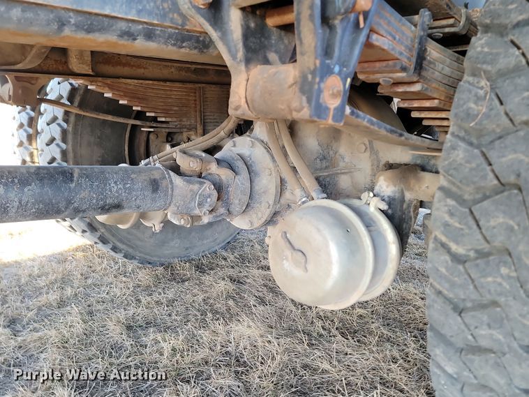 image for item KU9026 1995 International 4700  flatbed truck