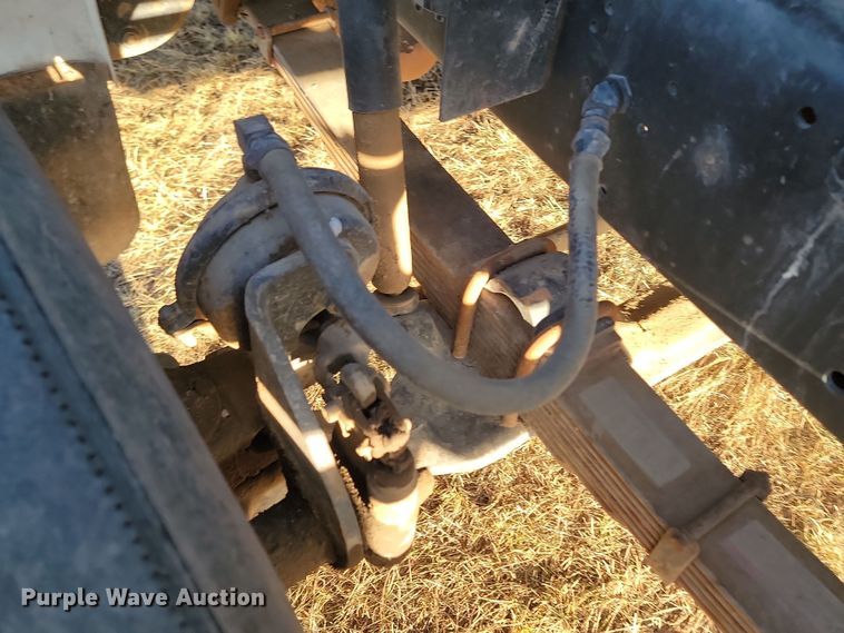 image for item KU9026 1995 International 4700  flatbed truck