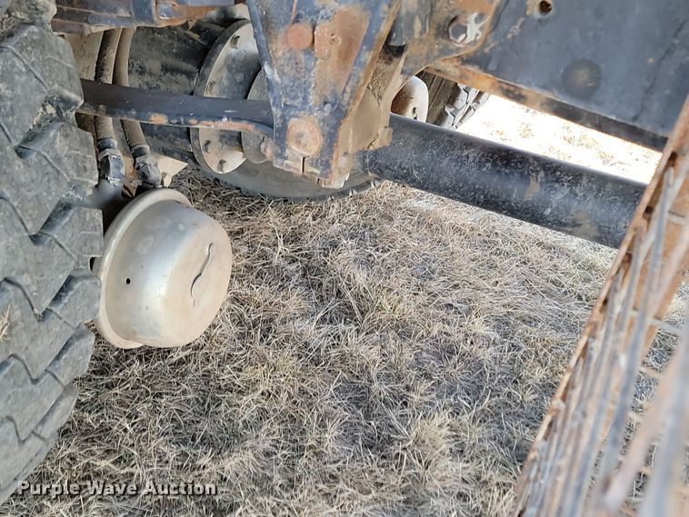 image for item KU9026 1995 International 4700  flatbed truck