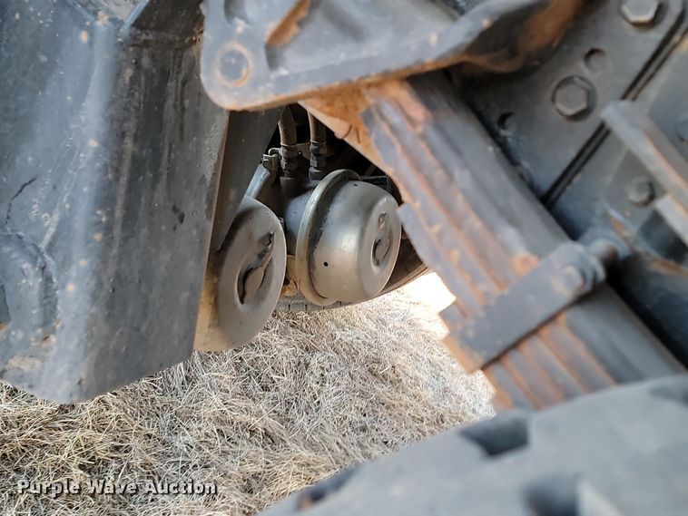 image for item KU9026 1995 International 4700  flatbed truck