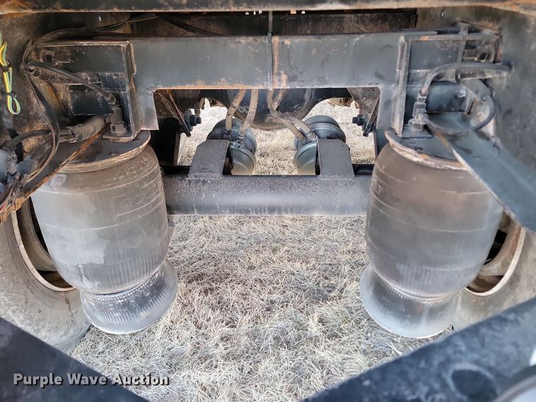 image for item KU9026 1995 International 4700  flatbed truck