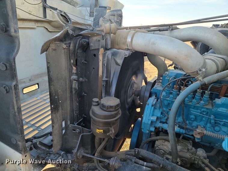 image for item KU9026 1995 International 4700  flatbed truck