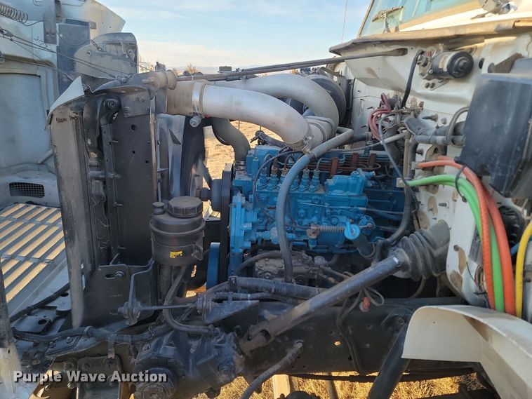 image for item KU9026 1995 International 4700  flatbed truck