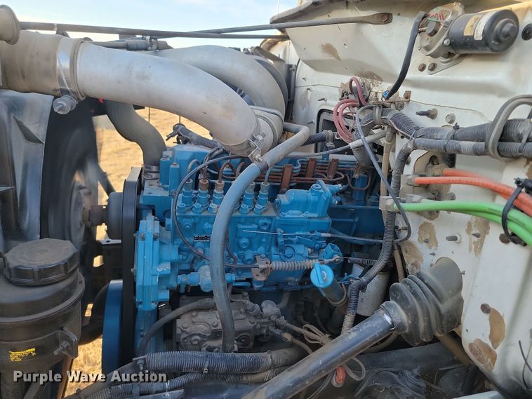 image for item KU9026 1995 International 4700  flatbed truck