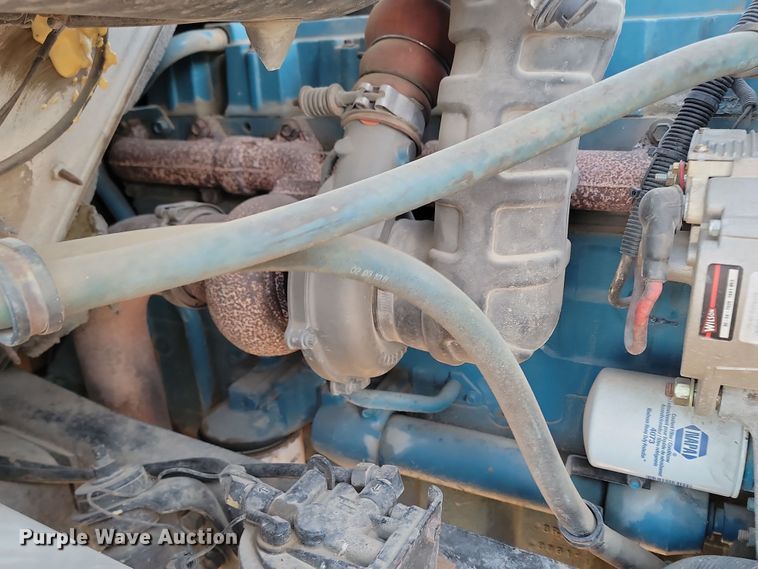 image for item KU9026 1995 International 4700  flatbed truck