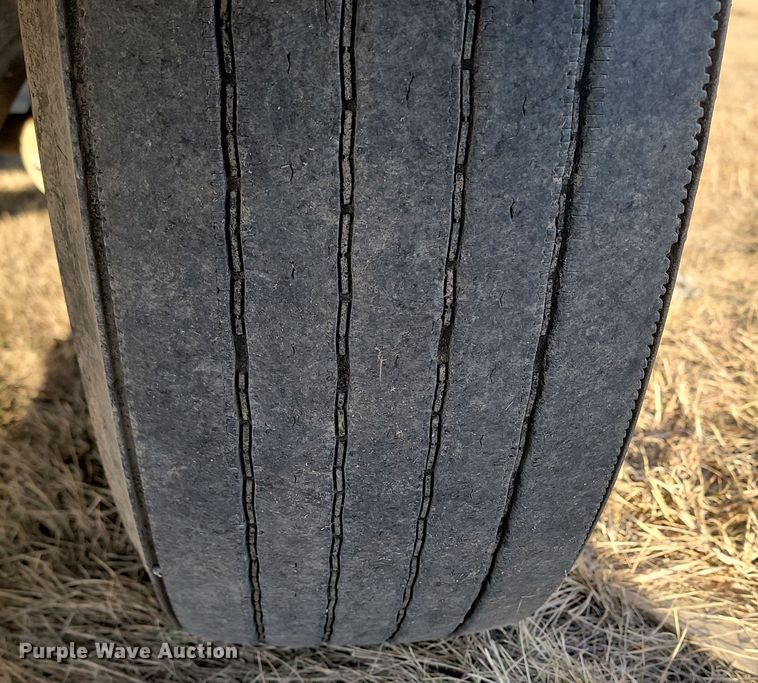 image for item KU9026 1995 International 4700  flatbed truck