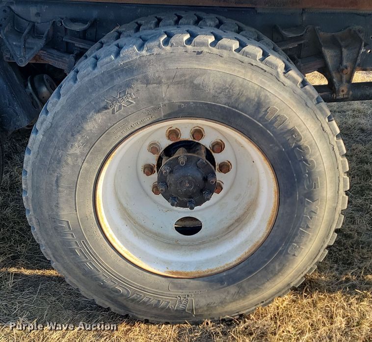 image for item KU9026 1995 International 4700  flatbed truck