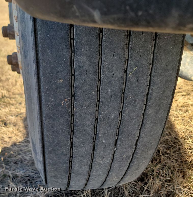 image for item KU9026 1995 International 4700  flatbed truck