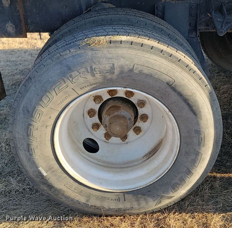 image for item KU9026 1995 International 4700  flatbed truck