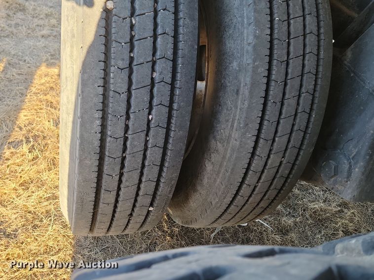 image for item KU9026 1995 International 4700  flatbed truck