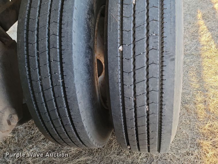 image for item KU9026 1995 International 4700  flatbed truck