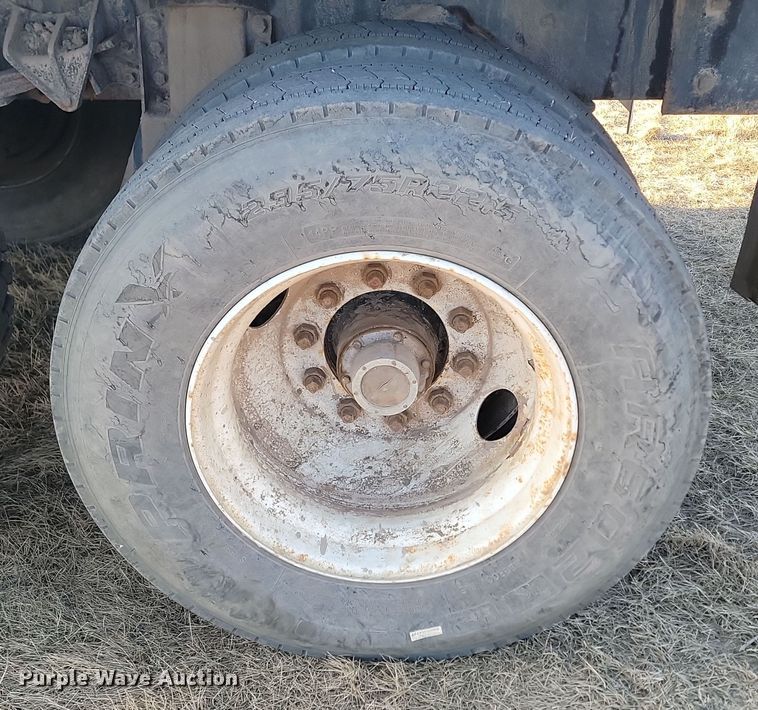 image for item KU9026 1995 International 4700  flatbed truck