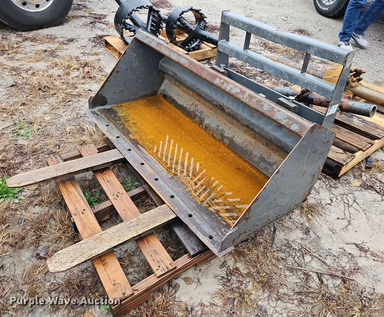 image for item LB9618 Berlon  compact wheel loader bucket and forks