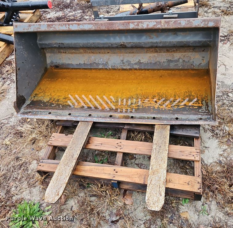 image for item LB9618 Berlon  compact wheel loader bucket and forks