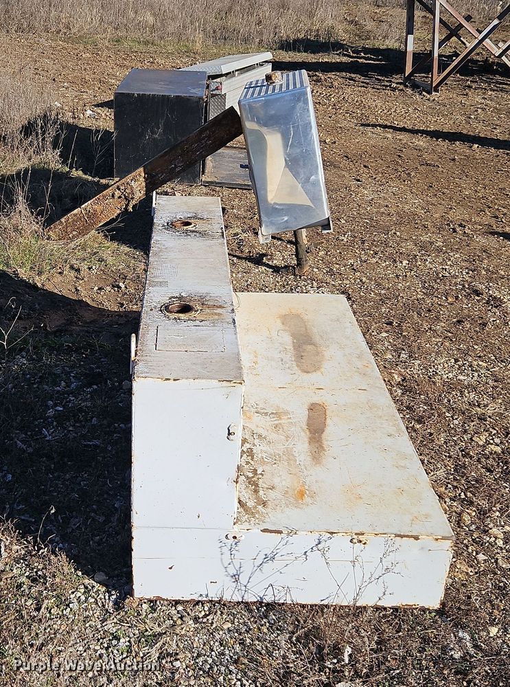 image for item LB9668 Tanks