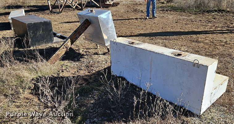 image for item LB9668 Tanks