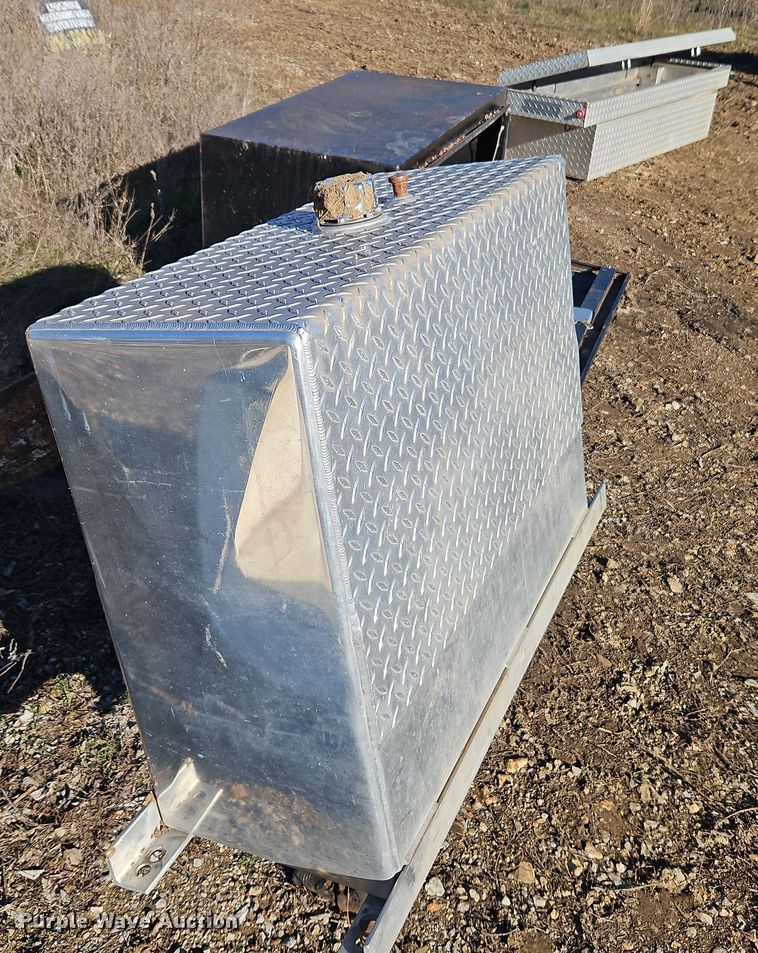 image for item LB9668 Tanks