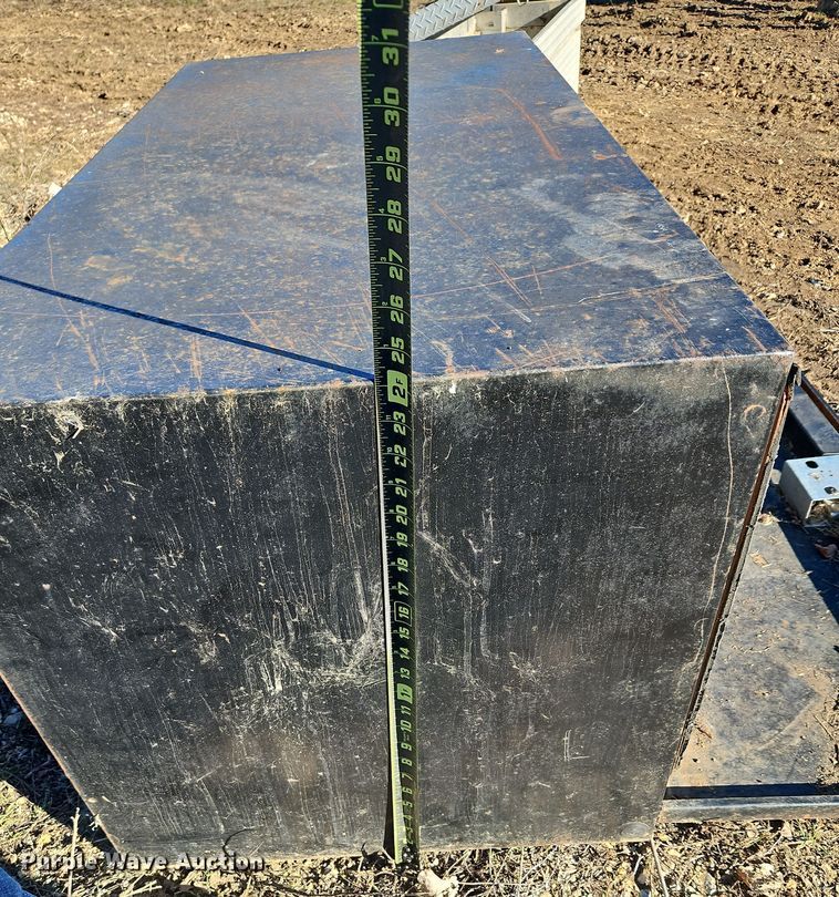 image for item LB9668 Tanks