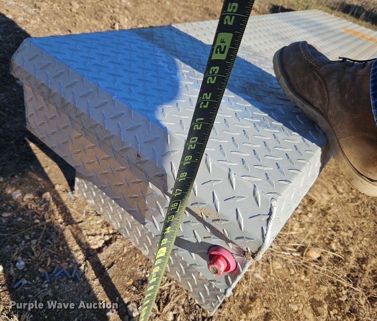 image for item LB9668 Tanks