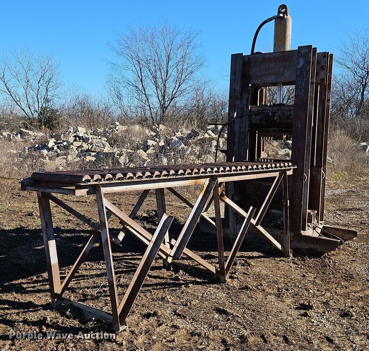 image for item LB9669 Stone splitter