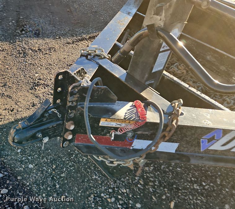 image for item LB9677 2018 Road Clipper Diamond C  tilt deck equipment trailer