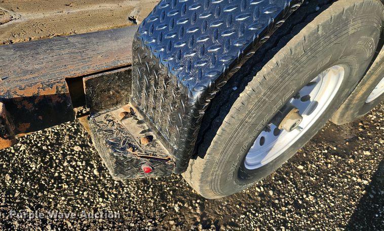 image for item LB9677 2018 Road Clipper Diamond C  tilt deck equipment trailer