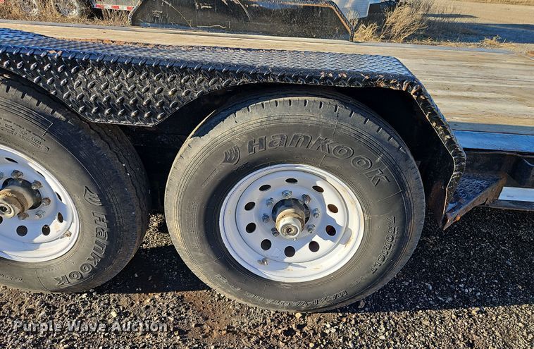 image for item LB9677 2018 Road Clipper Diamond C  tilt deck equipment trailer