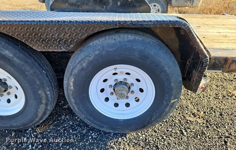 image for item LB9677 2018 Road Clipper Diamond C  tilt deck equipment trailer