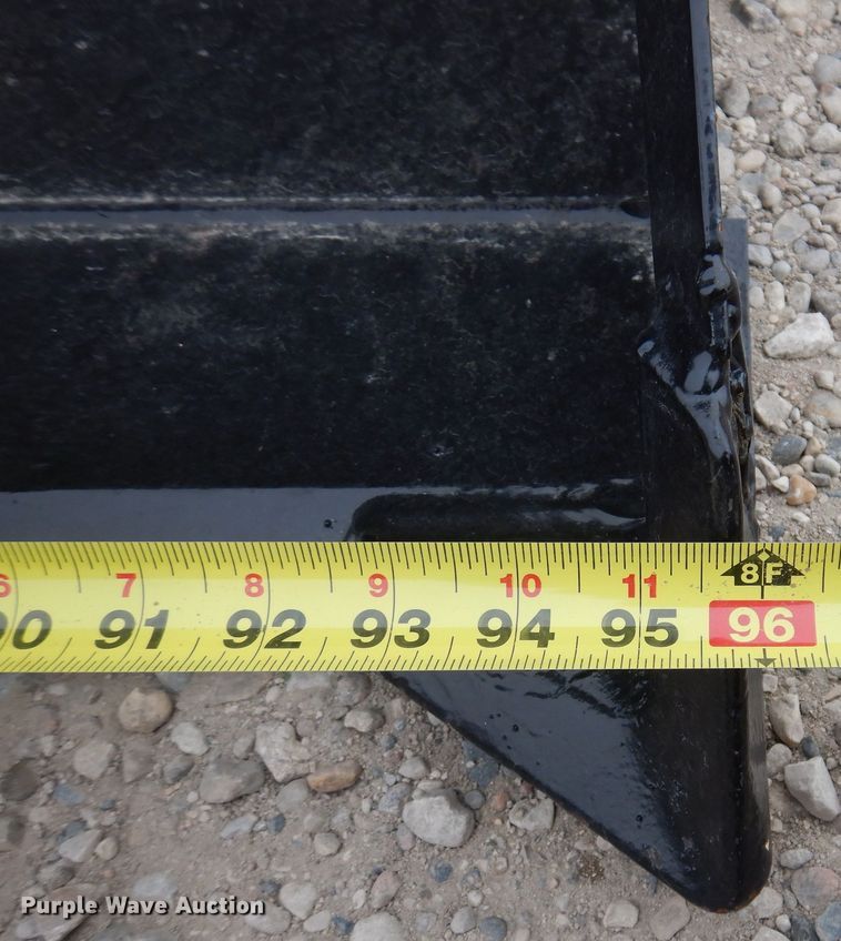 image for item LC9392 2022 Manitou 900  loader bucket