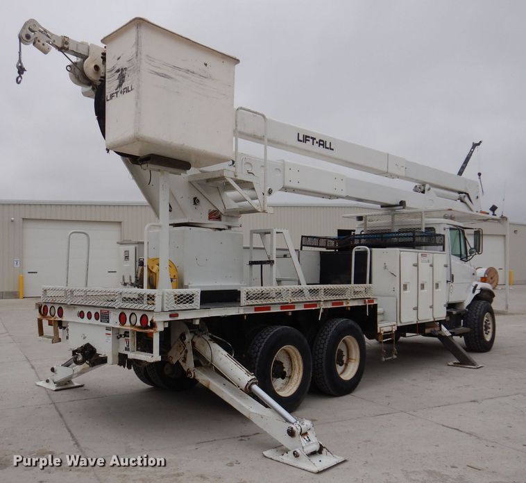 image for item LC9401 2003 Freightliner FL80  bucket truck