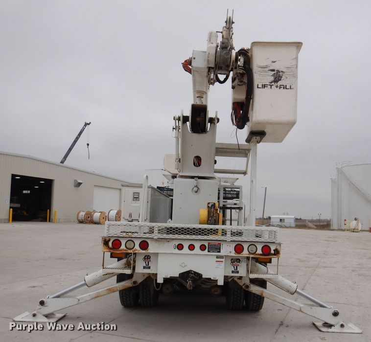 image for item LC9401 2003 Freightliner FL80  bucket truck