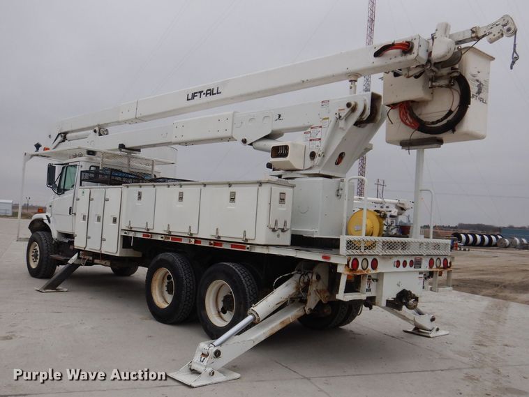 image for item LC9401 2003 Freightliner FL80  bucket truck