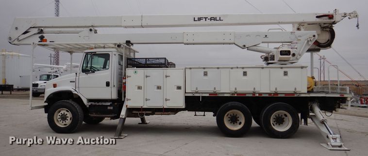 image for item LC9401 2003 Freightliner FL80  bucket truck