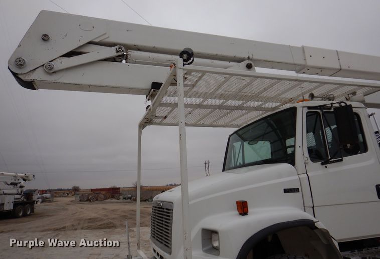 image for item LC9401 2003 Freightliner FL80  bucket truck
