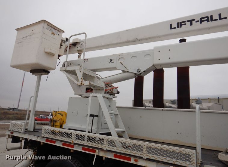 image for item LC9401 2003 Freightliner FL80  bucket truck