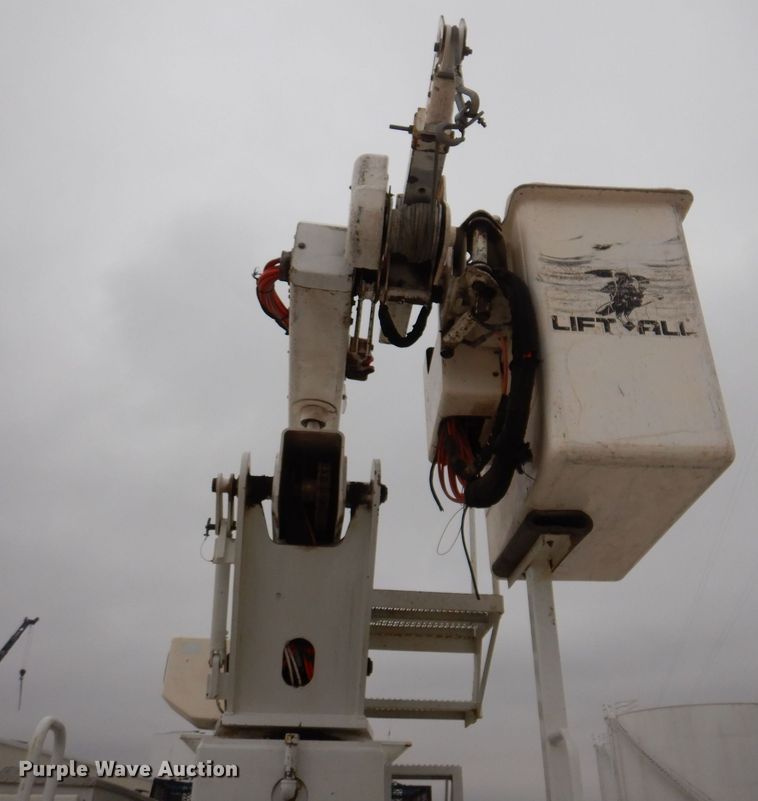 image for item LC9401 2003 Freightliner FL80  bucket truck