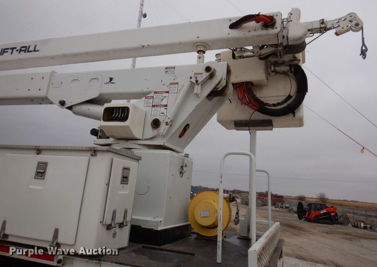 image for item LC9401 2003 Freightliner FL80  bucket truck