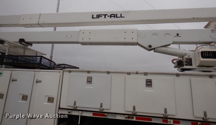 image for item LC9401 2003 Freightliner FL80  bucket truck