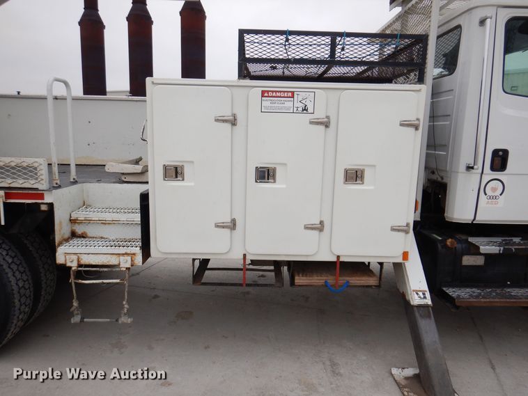 image for item LC9401 2003 Freightliner FL80  bucket truck