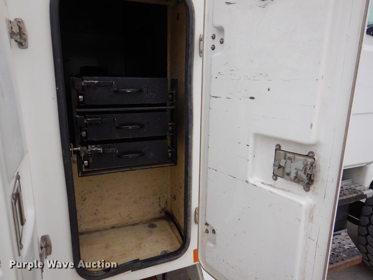 image for item LC9401 2003 Freightliner FL80  bucket truck