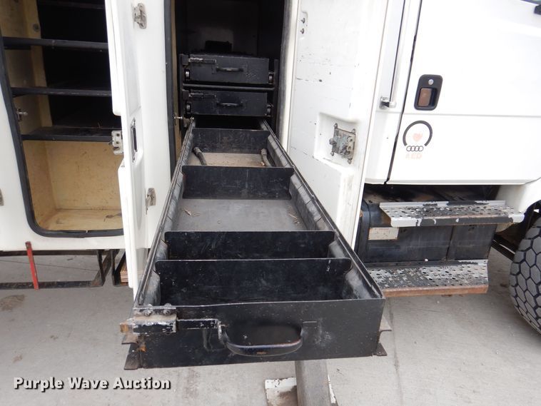 image for item LC9401 2003 Freightliner FL80  bucket truck