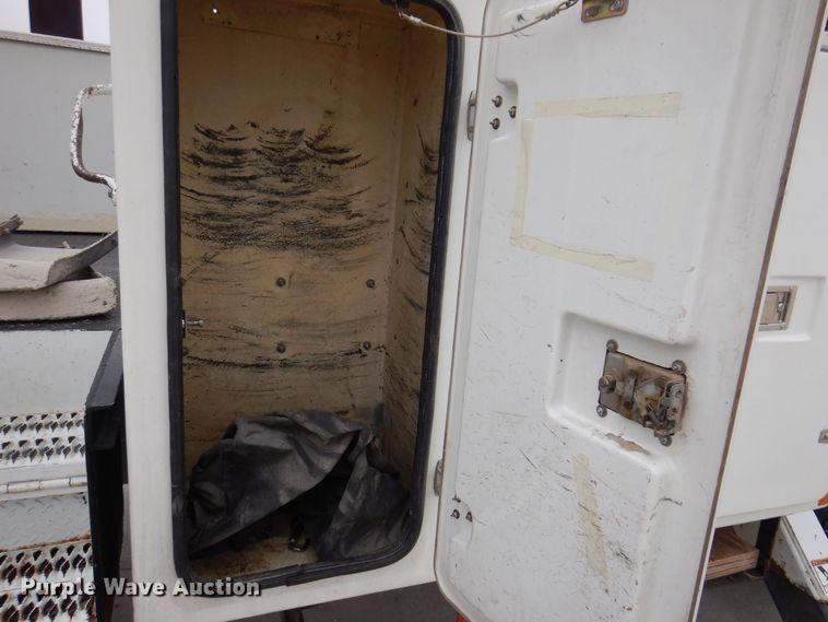 image for item LC9401 2003 Freightliner FL80  bucket truck