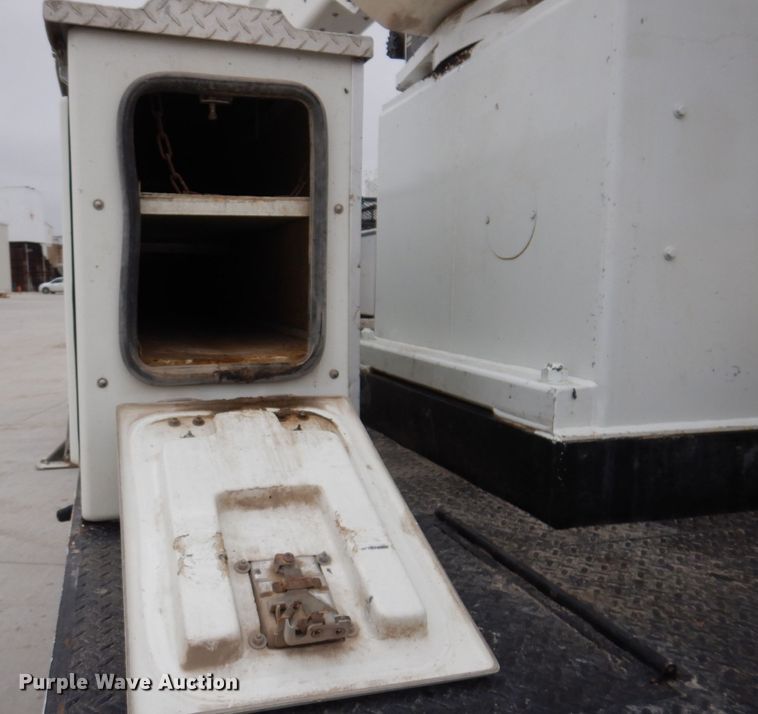 image for item LC9401 2003 Freightliner FL80  bucket truck