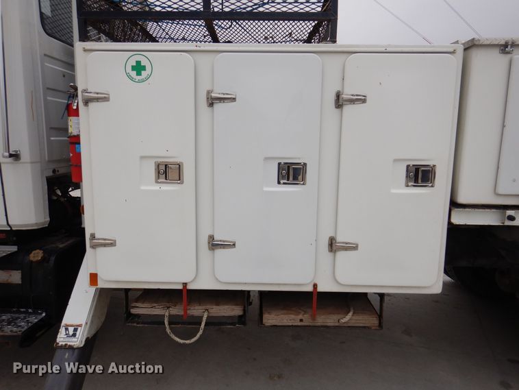 image for item LC9401 2003 Freightliner FL80  bucket truck