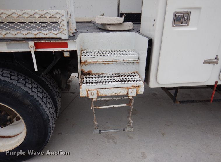 image for item LC9401 2003 Freightliner FL80  bucket truck