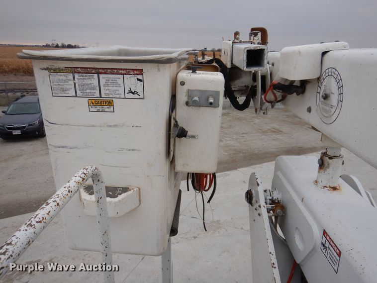 image for item LC9401 2003 Freightliner FL80  bucket truck