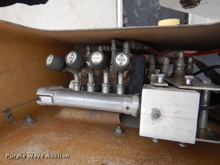 image for item LC9401 2003 Freightliner FL80  bucket truck