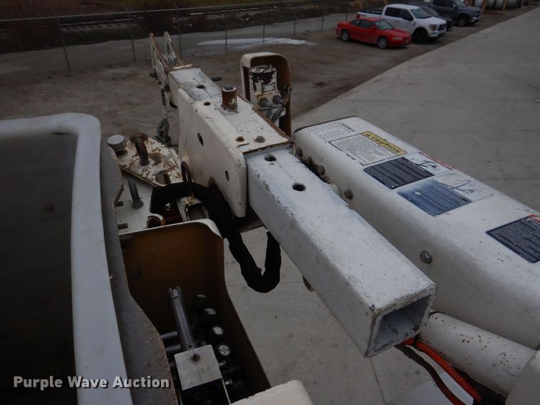 image for item LC9401 2003 Freightliner FL80  bucket truck