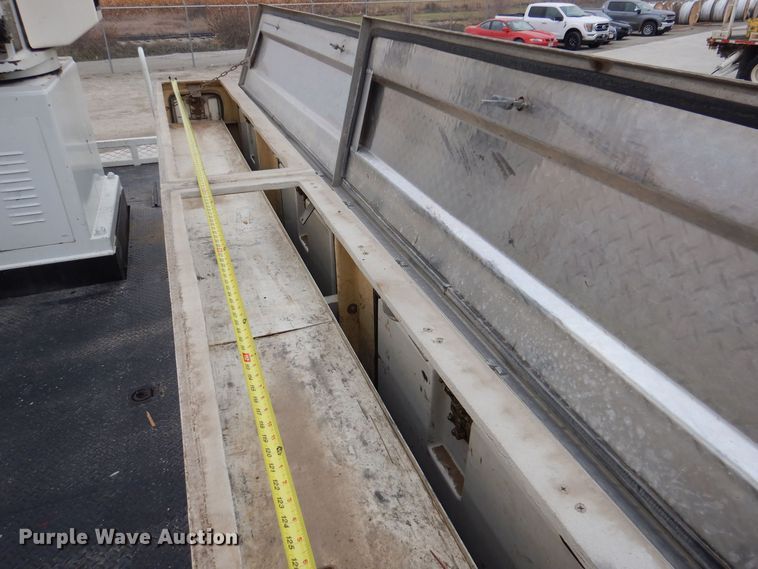 image for item LC9401 2003 Freightliner FL80  bucket truck