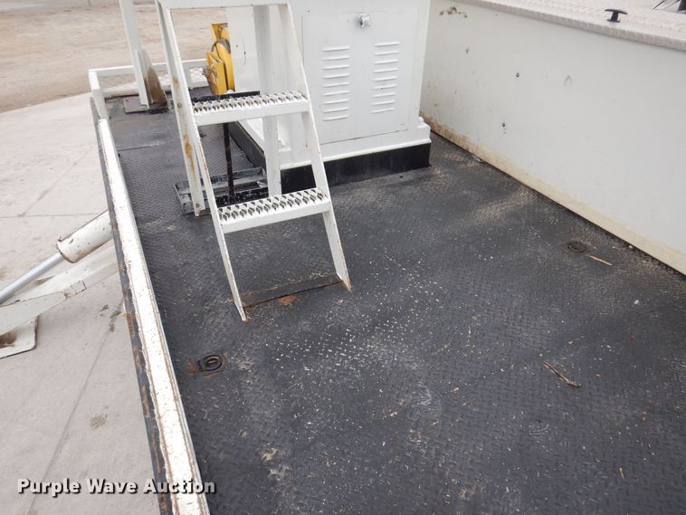 image for item LC9401 2003 Freightliner FL80  bucket truck